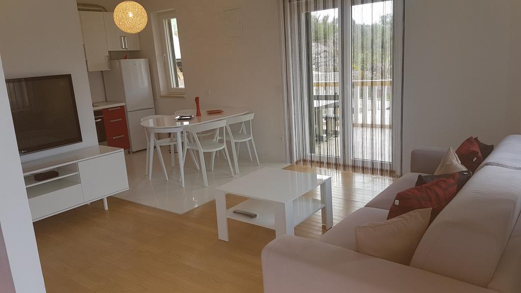 Apartment Azaleja Sali Exteriör bild